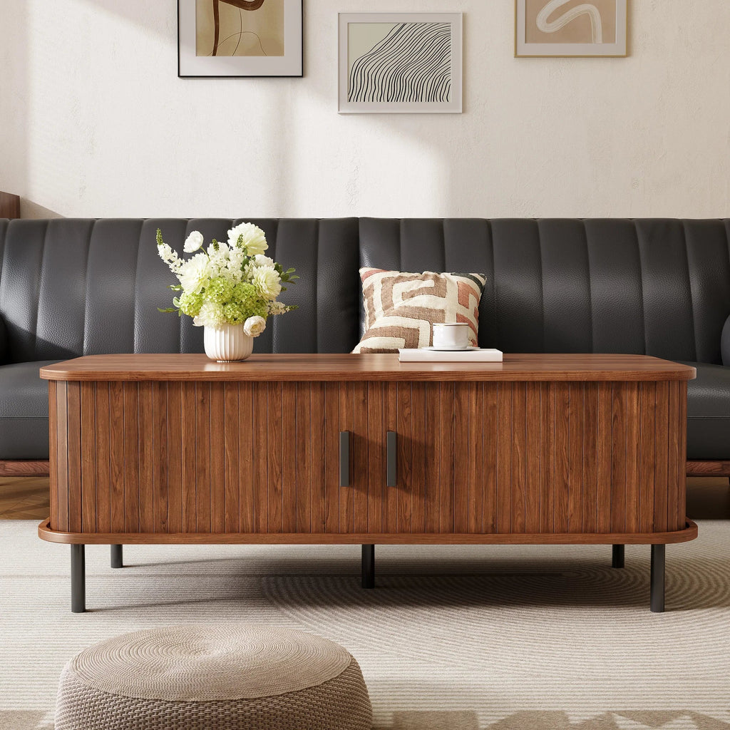 Table basse rectangulaire couleur noyer 120 cm à lattes avec portes coulissantes et rangement – vue 5